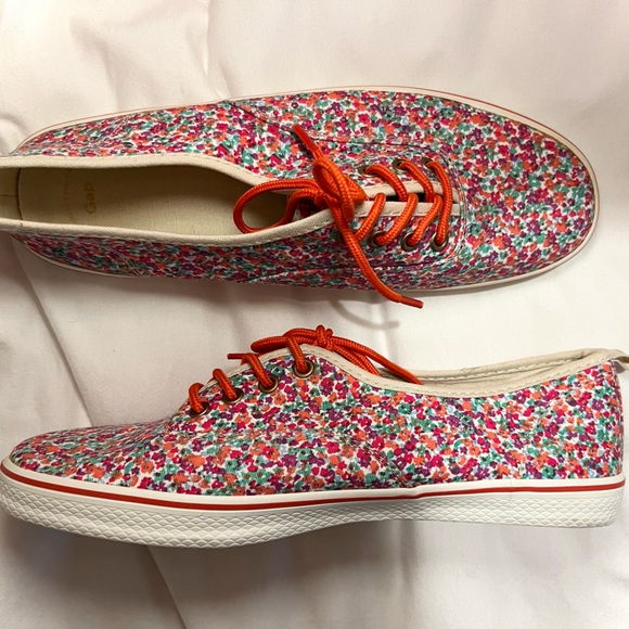 GAP Textile Floral Runners, Size 8 - Picture 3 of 4